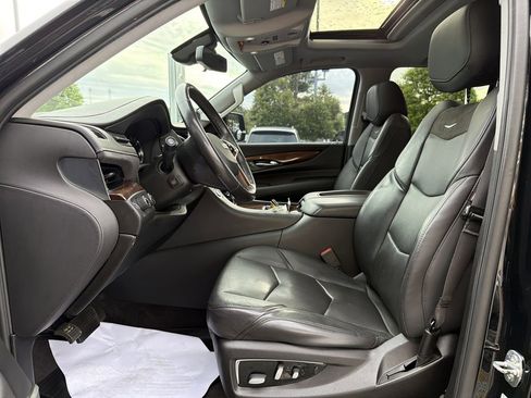 Used 2020 Cadillac Escalade Luxury AWD/4WD image 11