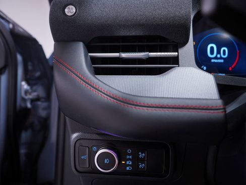 Used 2025 Ford Explorer ST image 20