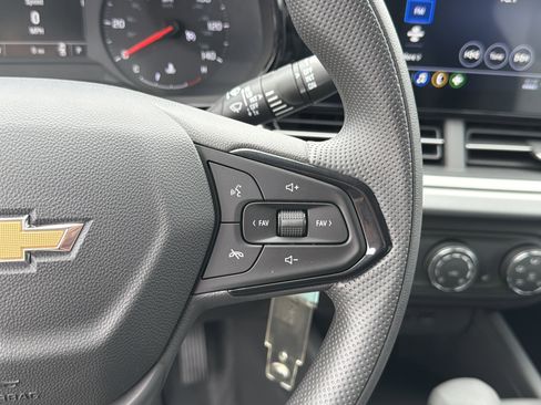 New 2026 Chevrolet Trax LS w/ LS Convenience Package FWD image 17