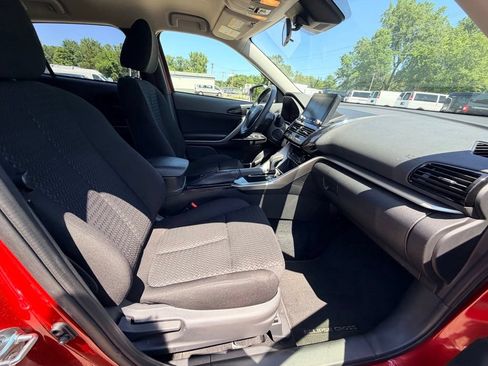Used 2025 Mitsubishi Eclipse Cross AWD image 12