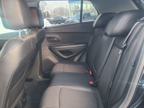 Used 2022 Chevrolet Trax LT w/ LT Convenience Package image 20