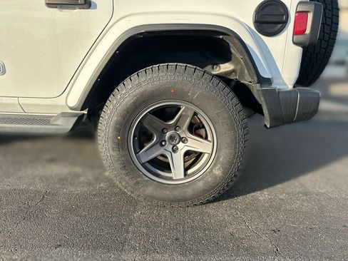 Used 2021 Jeep Wrangler Unlimited Sahara image 17