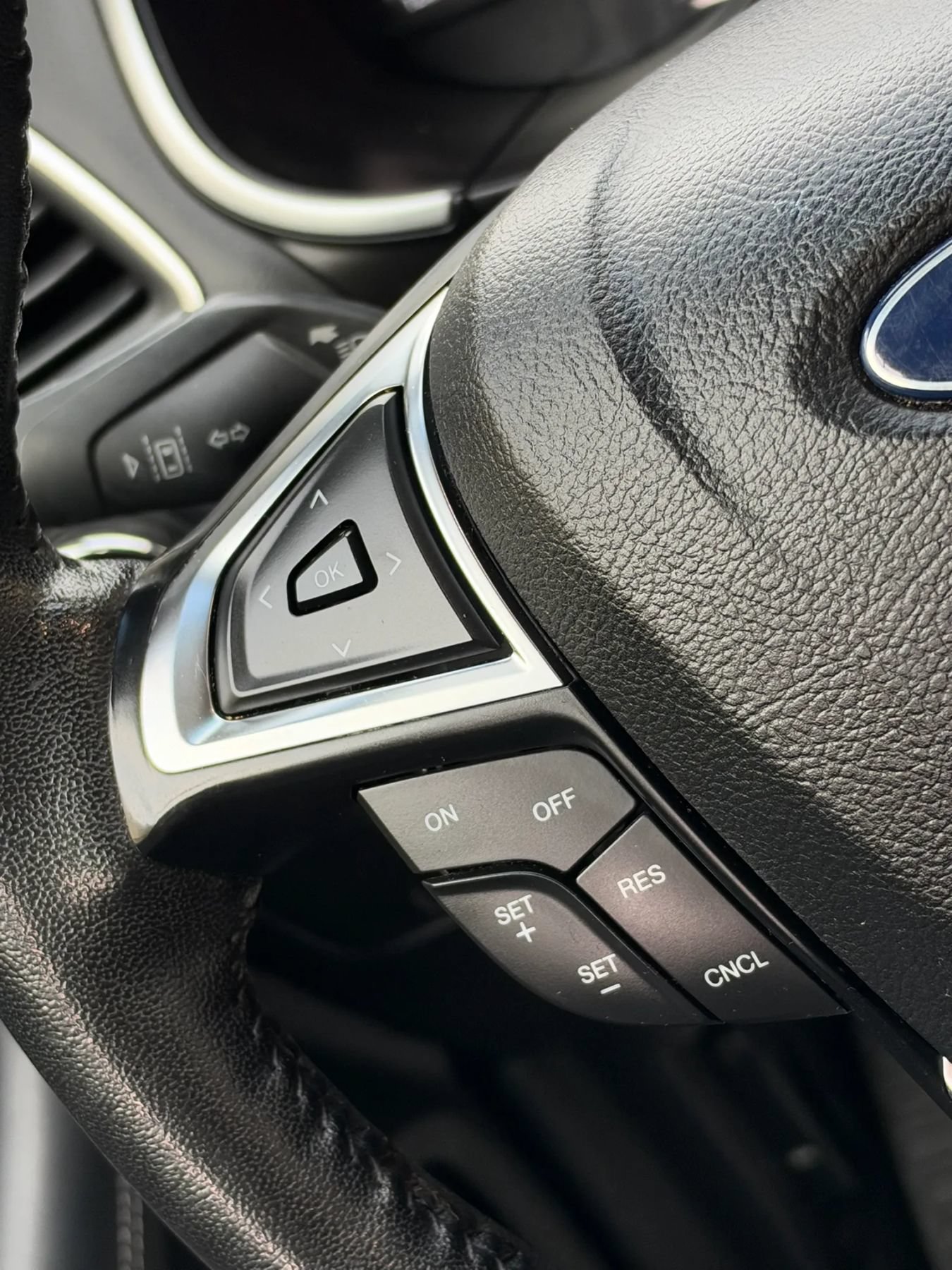 Used 2019 Ford Edge Titanium FWD image 18