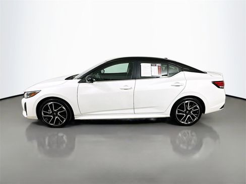 Used 2025 Nissan Sentra SR image 2