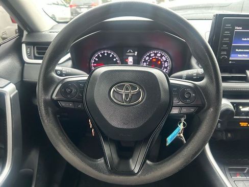 Used 2021 Toyota RAV4 LE AWD/4WD image 10