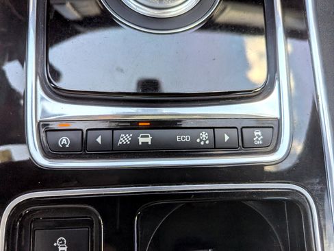 Used 2016 Jaguar XF R-Sport image 27