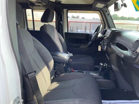 Used 2015 Jeep Wrangler Unlimited Sport w/ Quick Order Package 24S AWD/4WD image 17