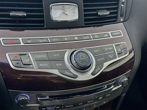 Used 2017 INFINITI Q70 3.7 image 23