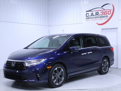 Used 2023 Honda Odyssey Elite image 2