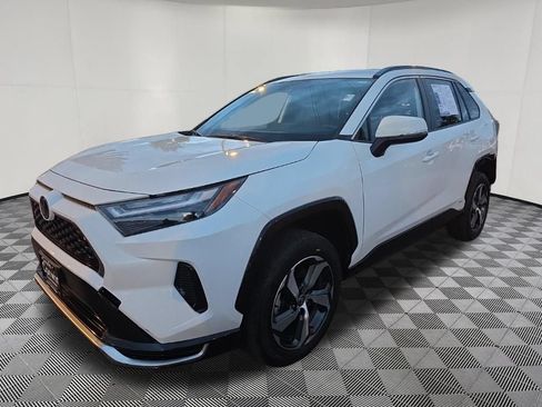 Used 2025 Toyota RAV4 SE AWD/4WD image 3