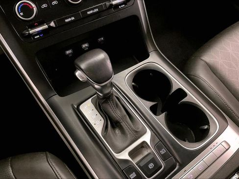 Used 2022 Kia Carnival LX w/ Paint Protection Package FWD image 33