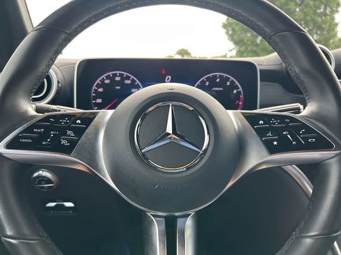 Used 2024 Mercedes-Benz GLC 300 4MATIC image 18