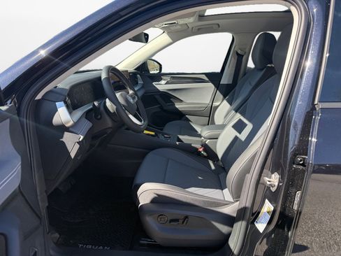 New 2026 Volkswagen Tiguan SE image 9
