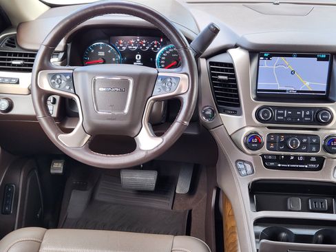 Used 2020 GMC Yukon Denali w/ Denali Premium Package RWD image 10