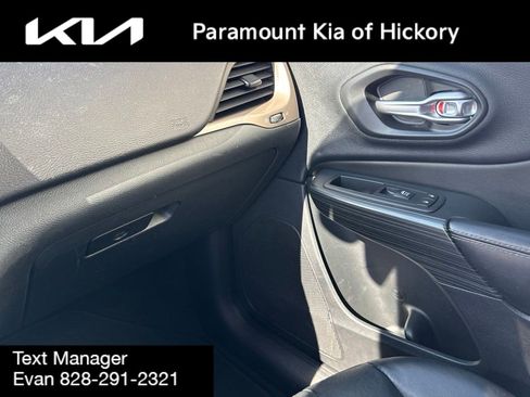 Used 2016 Jeep Cherokee Limited AWD/4WD image 27