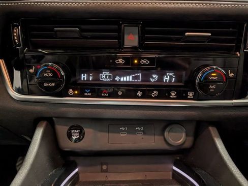 Used 2025 Nissan Rogue SL w/ Tech Package image 22