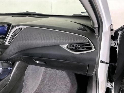 Used 2021 Chevrolet Malibu RS FWD image 15
