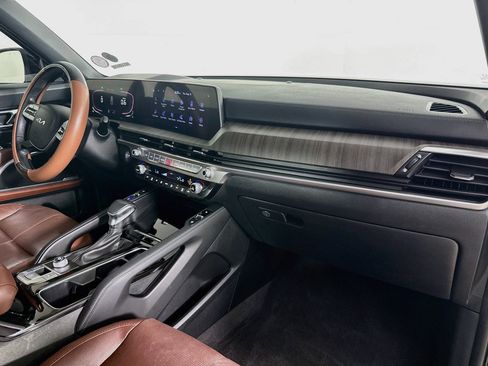 Used 2024 Kia Telluride EX w/ EX Captain's Chair Package FWD image 39