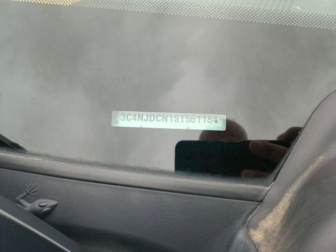 Used 2025 Jeep Compass Limited AWD/4WD image 3