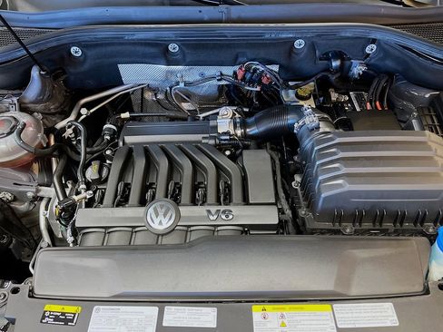 Used 2022 Volkswagen Atlas Cross Sport SEL Premium R-Line AWD/4WD image 32