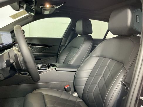Certified 2025 BMW 530i w/ Premium Package RWD image 22