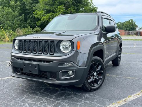 Used 2018 Jeep Renegade Latitude w/ Cold Weather Group AWD/4WD image 1