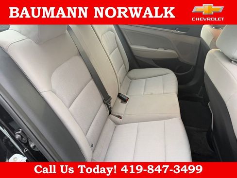 Used 2017 Hyundai Elantra SE image 24