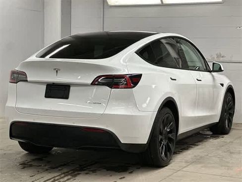 Used 2021 Tesla Model Y Long Range image 23