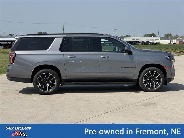 Certified 2021 Chevrolet Suburban RST w/ Luxury Package AWD/4WD image 3