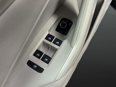 Used 2021 Volkswagen Jetta SEL Premium image 22