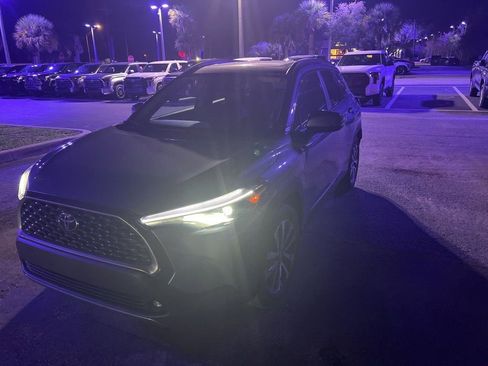 Used 2023 Toyota Corolla Cross XLE w/ Convenience Package image 17