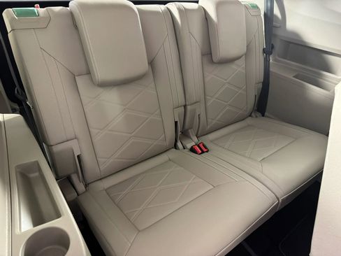 Used 2025 Volkswagen Atlas SE w/ Panoramic Sunroof Package image 43