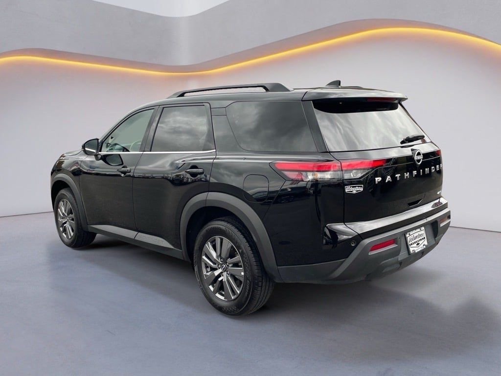 Used 2025 Nissan Pathfinder SV AWD/4WD image 5
