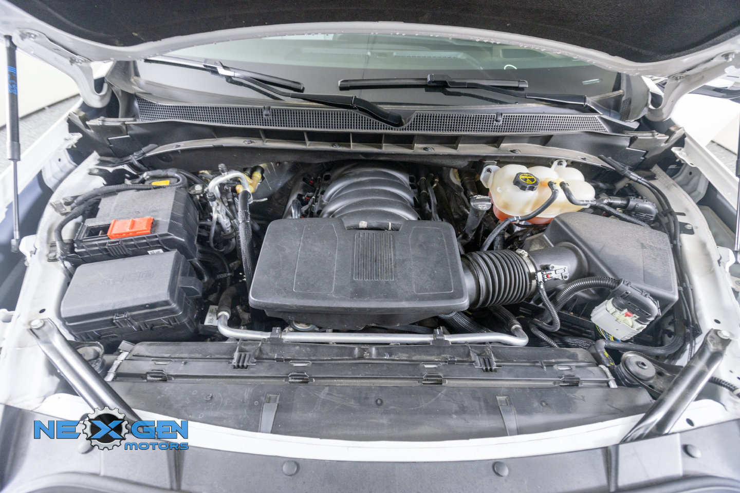 Used 2025 Chevrolet Suburban Premier AWD/4WD image 50