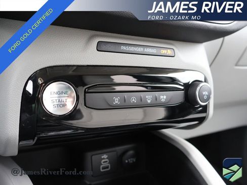 Certified 2025 Ford Escape Platinum image 37