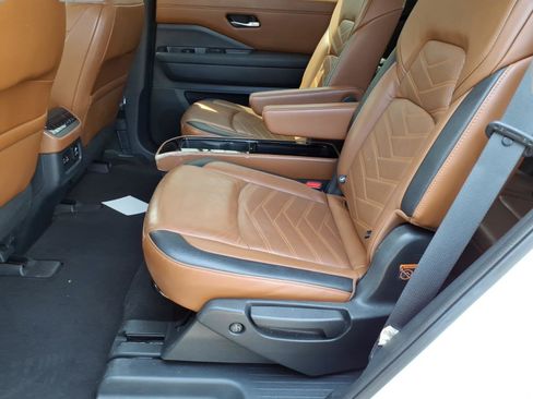 Used 2022 Nissan Pathfinder Platinum w/ Cargo Package image 8