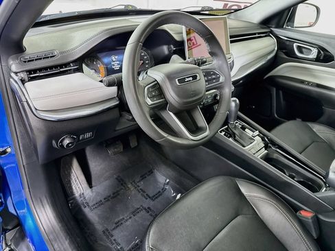 Used 2023 Jeep Compass Limited w/ Sun and Sound Group AWD/4WD image 19