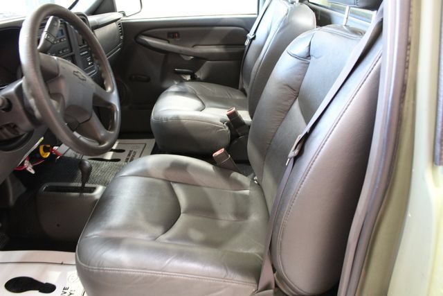 Used 2006 Chevrolet Silverado 2500 W/T w/ Heavy-Duty Power Package AWD/4WD image 19