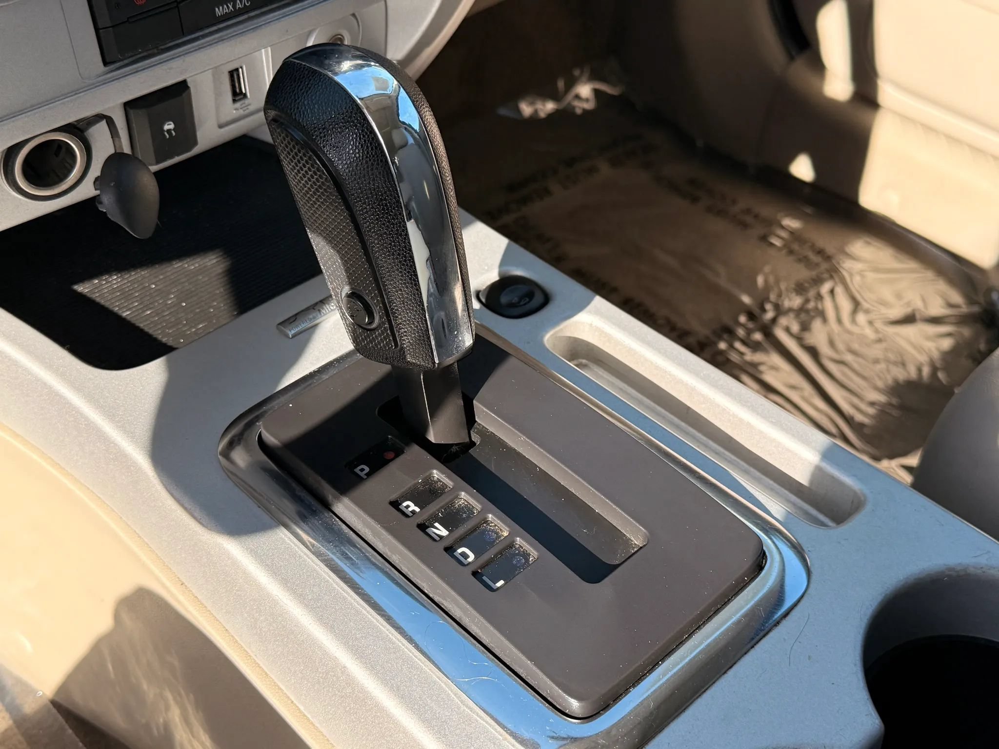 Used 2010 Mercury Mariner Premier FWD image 27