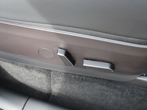 Used 2023 Tesla Model Y Long Range image 33