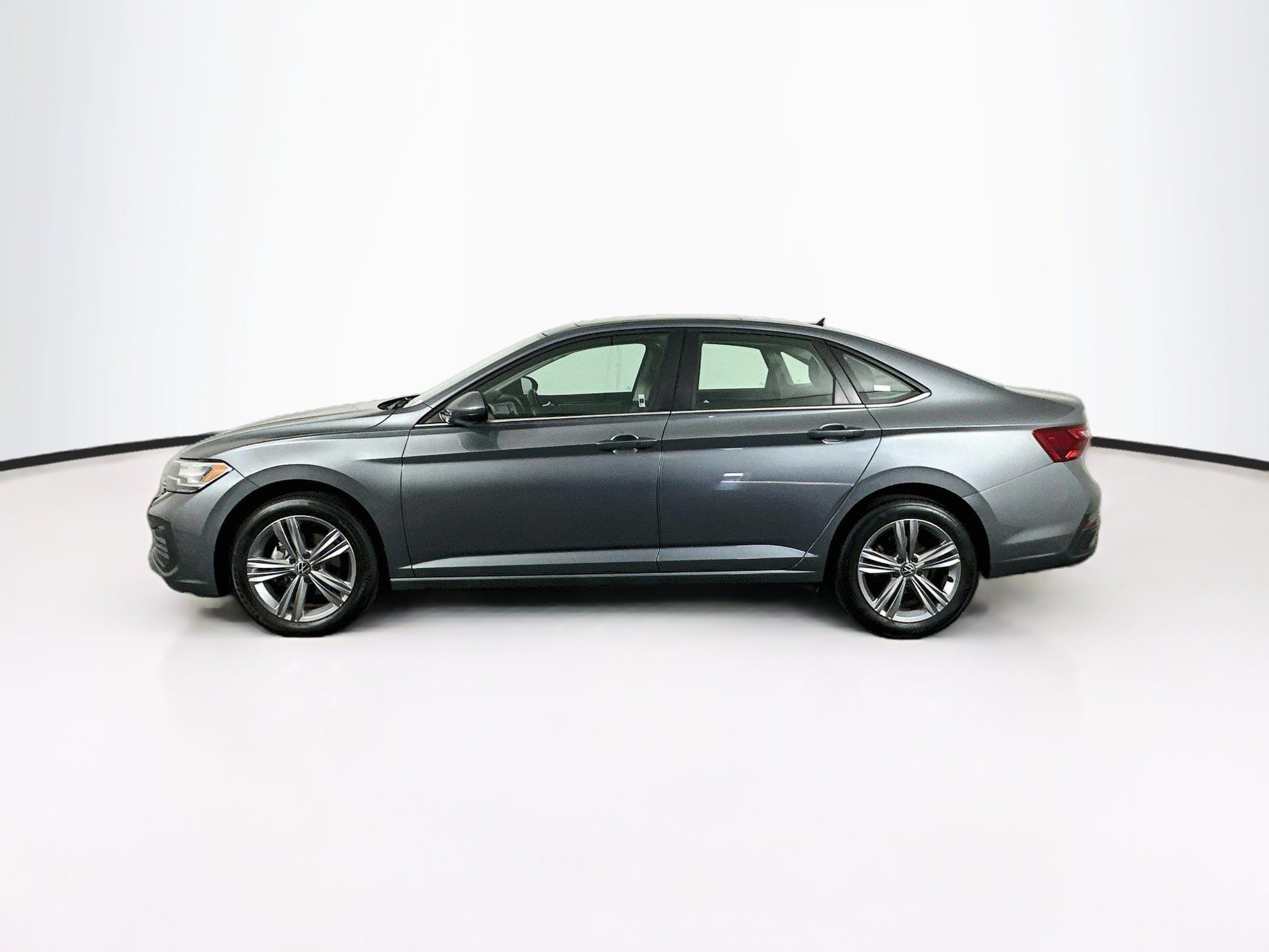 Used 2024 Volkswagen Jetta SE FWD image 4