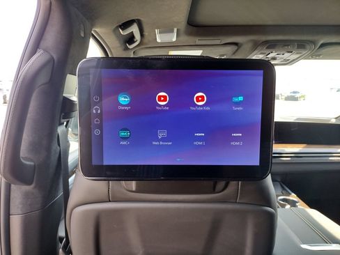 Used 2026 Cadillac Escalade Platinum Sport AWD/4WD image 17