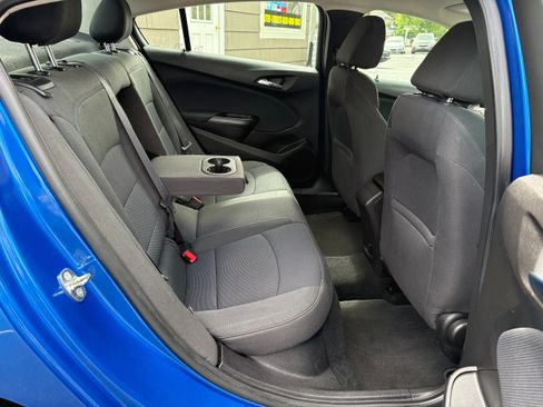 Used 2017 Chevrolet Cruze LT w/ Convenience Package FWD image 18