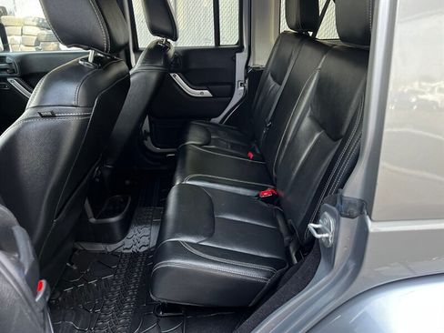 Used 2015 Jeep Wrangler Unlimited Sahara w/ Dual Top Group AWD/4WD image 19