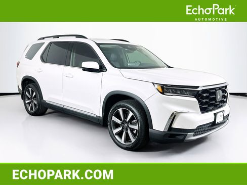 Used 2024 Honda Pilot Touring image 1