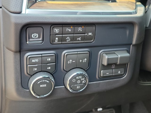 New 2026 Chevrolet Tahoe High Country w/ Sun And Tow Package AWD/4WD image 23