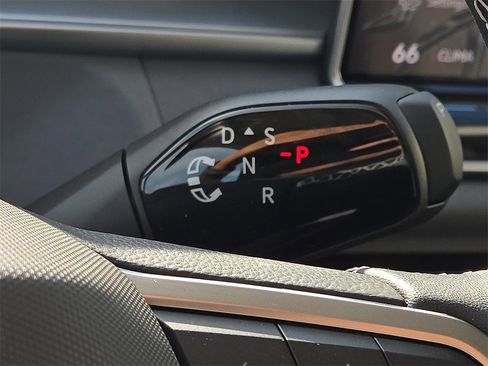 New 2026 Volkswagen Tiguan SE image 23