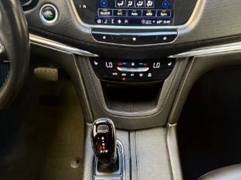 Used 2021 Cadillac XT5 Luxury w/ LPO, Floor Liner Package FWD image 18