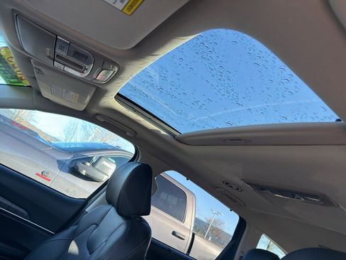 Used 2025 Kia Telluride EX w/ EX Captain's Chair Package image 9