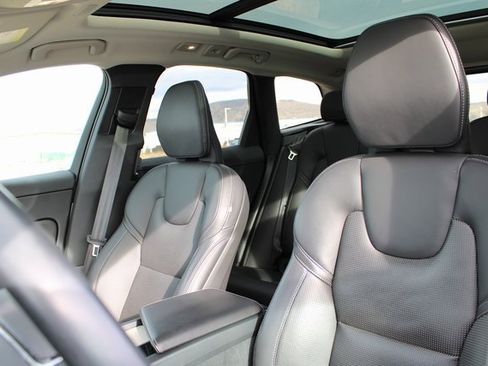 Used 2022 Volvo XC60 B6 Inscription w/ Advanced Package image 14